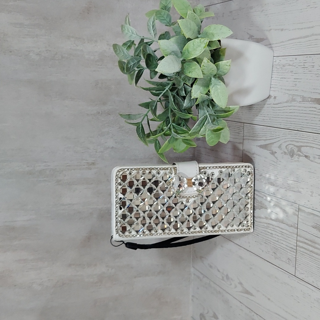 Elegant White And Silver Womens Clutch Preowned